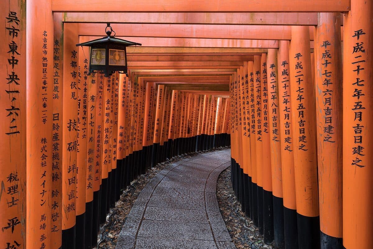 foto · sendero de toriis bermellón en Fushimi Inari Taisha
